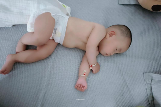 商丘宝宝拍嗝的正确方法